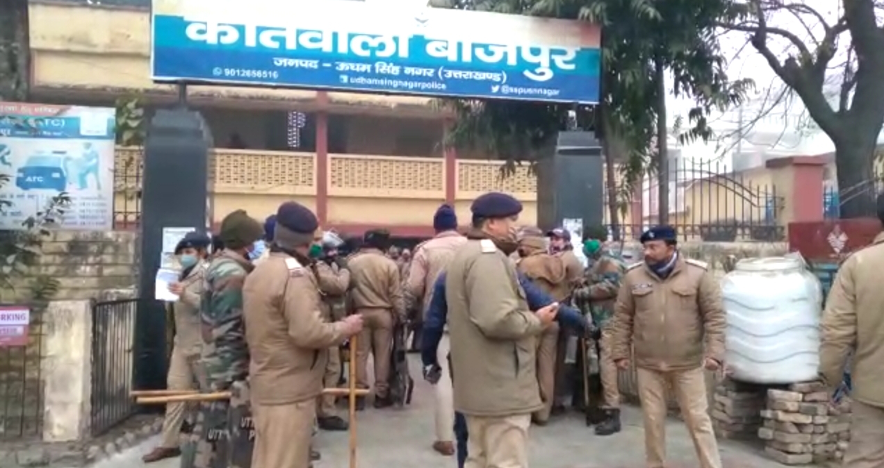 सिपाही ने कहाँ कार से कुचल कर की पान दुकानदार की हत्या ?