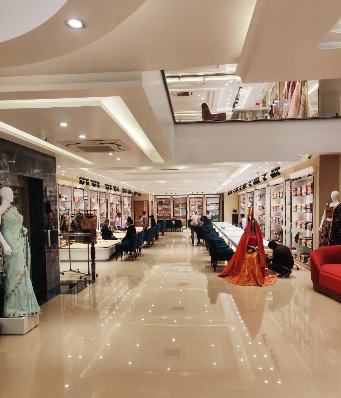 कल 20 जनवरी से रुद्रपुर में फैशन की दुनिया मे धमाल मचायेगा 'बंसल साडीज़' का भव्य शोरूम, तीन दिवसीय होगा शुभारम्भ कार्यक्रम ! 