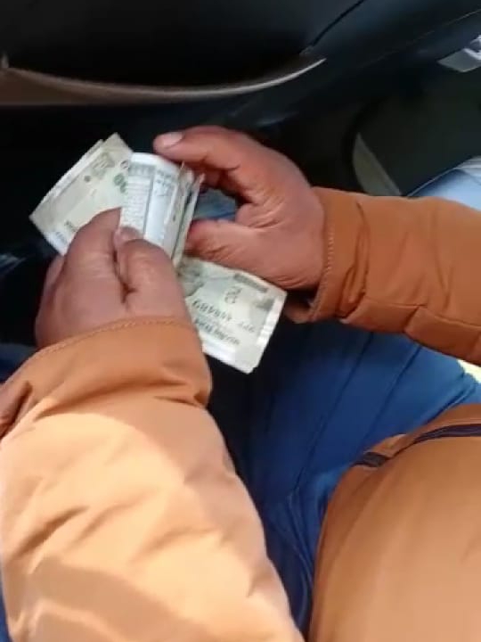 सैल टैक्स अफसर का रिश्वत लेते वीडियो हुआ वायरल,जांच के आदेश 