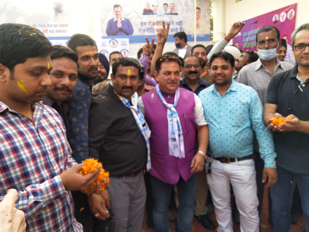 'आम आदमी पार्टी' कार्यालय पर 'होली मिलन समारोह' की रंगीनिया बिखरी 