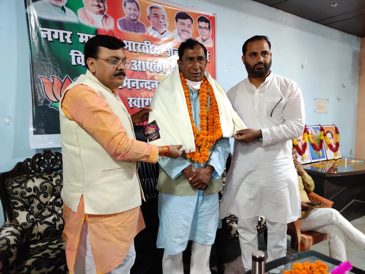 किच्छा में कैबिनेट मंत्री चुफाल का हुआ जोरदार स्वागत, कार्यकर्ताओं ने पहनाई फूलों की माला  