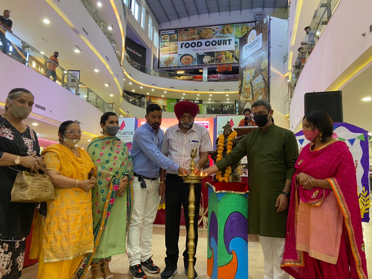 बैसाखी के पर्व पर काॅन्फ़्लूएंस वर्ल्ड स्कूल के बच्चो ने मैट्रोपाॅलिस माॅल में रंगारंग कार्यक्रम की प्रस्तुति दी