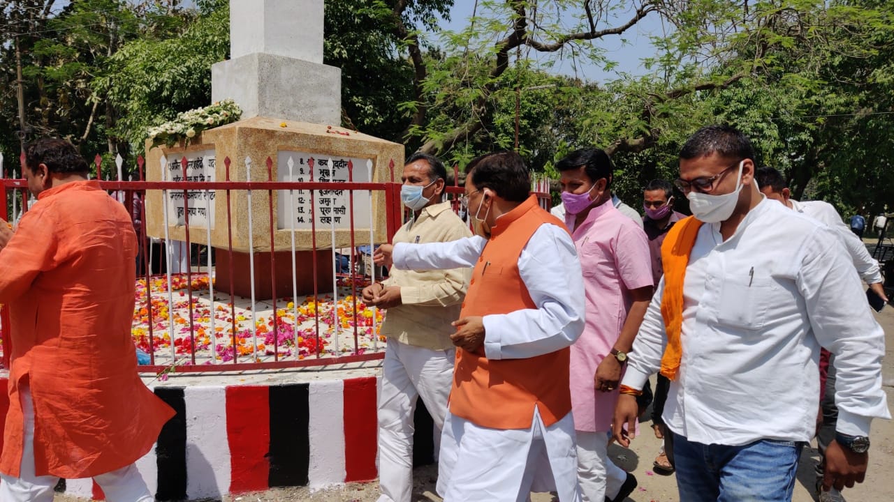 विधायक राजेश शुक्ल ने पंतनगर विश्वविद्यालय के शहीद हुए श्रमिकों, कर्मचारियों को दी श्रद्धांजलि 