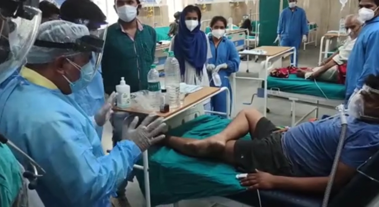 काशीपुर : विधायक तो नहीं लेकिन आप नेता दीपक वाली कोरोना मरीज़ो लिये फरिश्ता बनकर उतरे