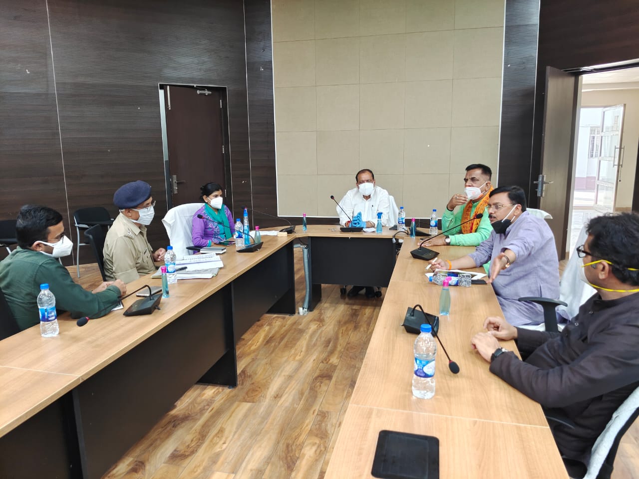 प्रभारी मंत्री यशपाल आर्य के सामने क्यों बिफरे विधायक राजेश शुक्ला ? 