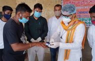 भाजपा जिलाध्यक्ष शिव अरोरा ने बाटे निशुल्क आकसीमीटर    