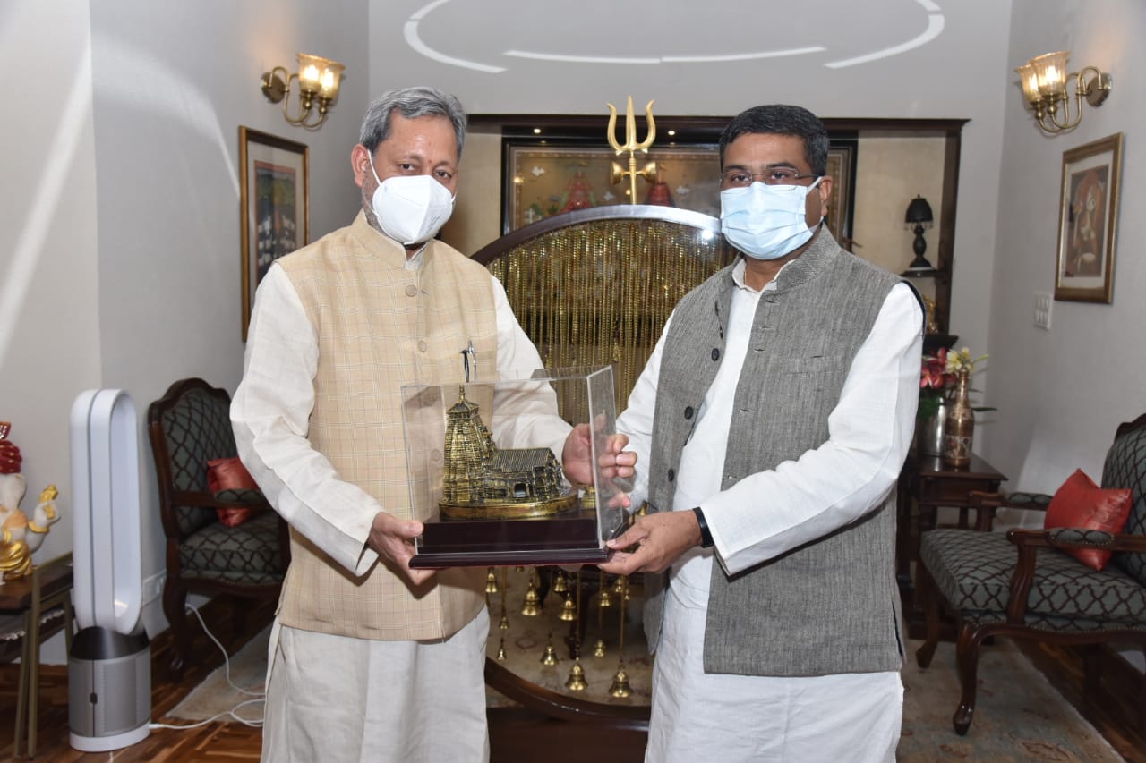 मुख्यमंत्री नई दिल्ली में केंद्रीय पेट्रोलियम और प्राकृतिक गैस मंत्री धर्मेंद्र प्रधान से मिले 