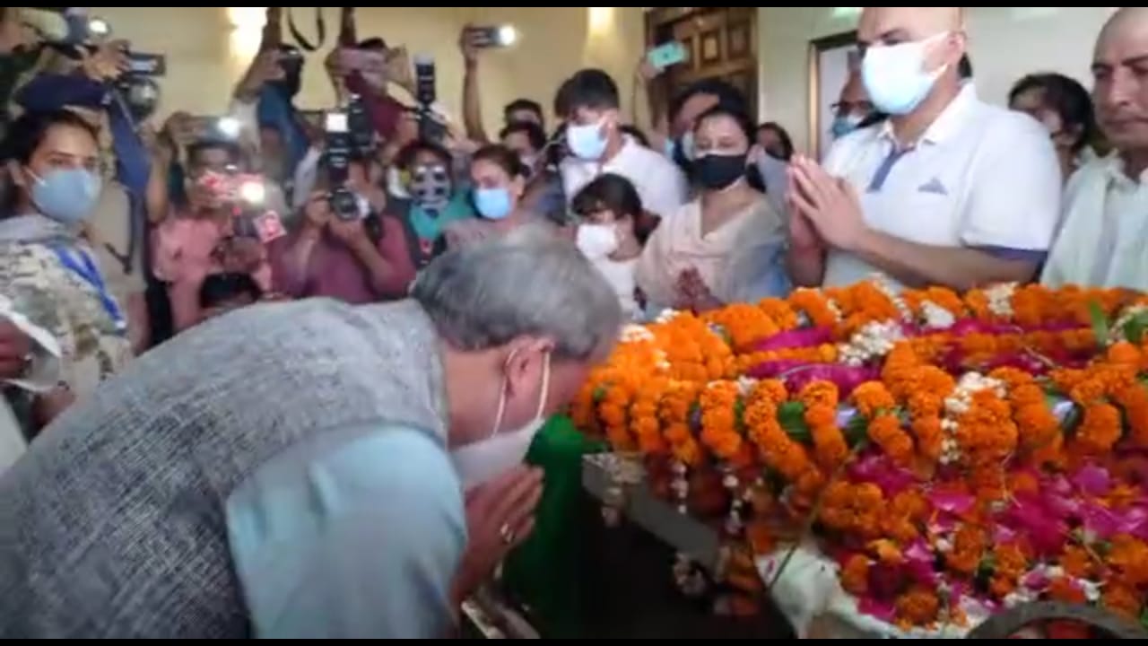 मुख्यमंत्री तीरथ सिंह रावत ने दिवंगत नेता इंदिरा हृदयेश के पार्थिव शरीर को श्रद्धांजलि दी, बोले उनके अधूरे कामो को सरकार बढ़ायेगी आगे  