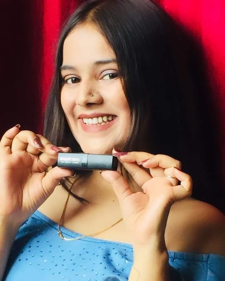 रामनगर की कोमल ठाकुर मॉडलिंग और एक्टिंग में आज़मा रही है किस्मत  