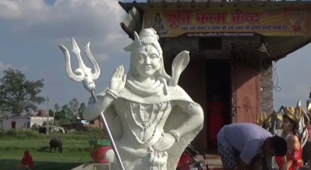 मूर्ति को जीवंत रूप देने वाले मूर्तिकारों की यह कला हो रही है विलुप्त 