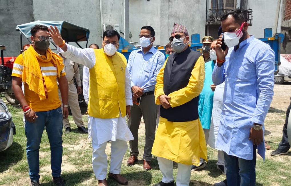 सांसद अजय भट्ट ने किया विधायक राजेश शुक्ला के साथ अस्पताल के आक्सीजन प्लांट के चयन स्थल का निरीक्षण   