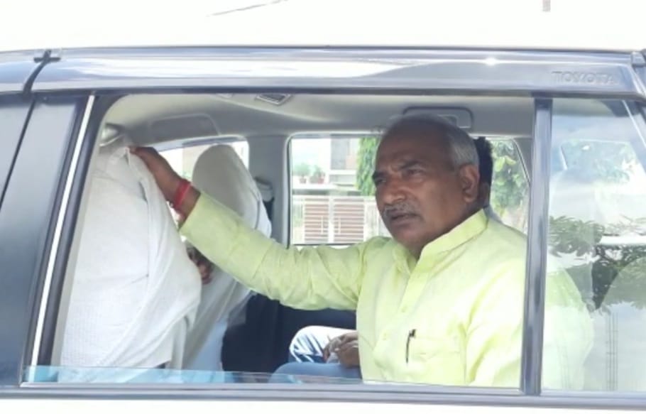 उत्तराखंड के शिक्षा मंत्री अरविन्द पांडेय ने दी छात्र-छात्राओं को पास होने की शुभकामनाये 