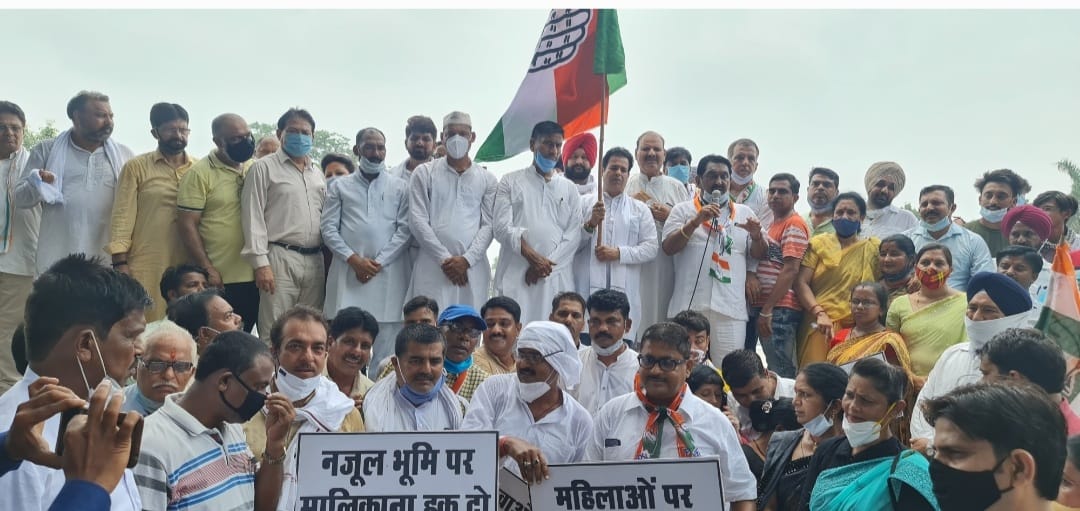कांग्रेस ने बढ़ती महंगाई,बेरोज़गारी,महिलाओ पर ज़ुल्म सहित तमाम मुद्दों पर निकाली पदयात्रा