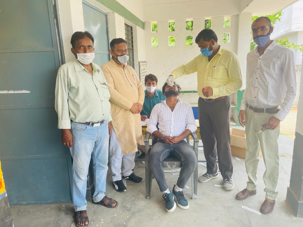 ग्राम दानपुर में कोविड-19 टीकाकरण एवं आरटीपीसीआर जाँच शिविर का हुआ आयोजन