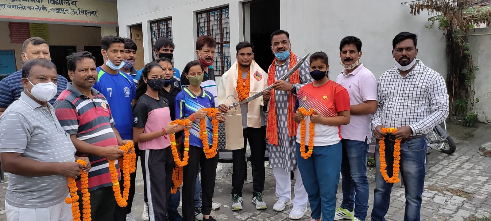 टोक्यो ओलंपिक खेलने जा रहे मनोज को विधायक ठुकराल ने दी विदाई