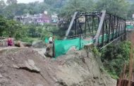 भारी बारिश से काठगोदाम रानीबाग पुल का हिस्सा हुआ क्षतिग्रस्त 