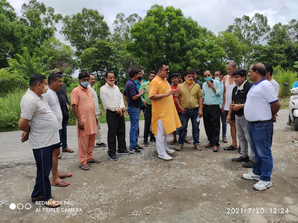 विधायक राज कुमार ठुकराल ने कहा कि सड़के बनाना पहली प्राथमिकता