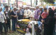 आम आदमी पार्टी ने किया अनोखा जलेबी प्रदर्शन