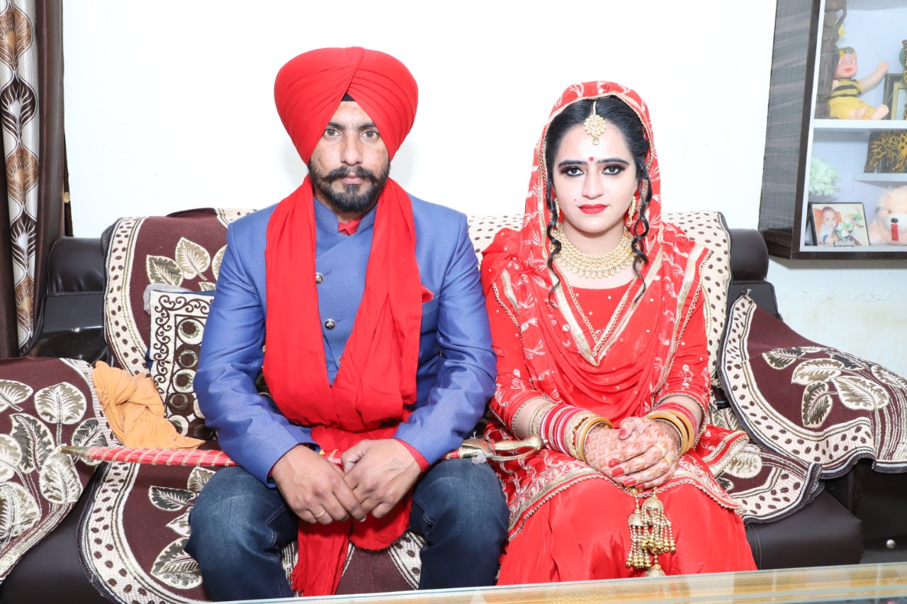 पहले फेसबुक पर प्यार किया फिर रचाई शादी अब दुल्हन ले उड़ी सोने के ज़ेवर