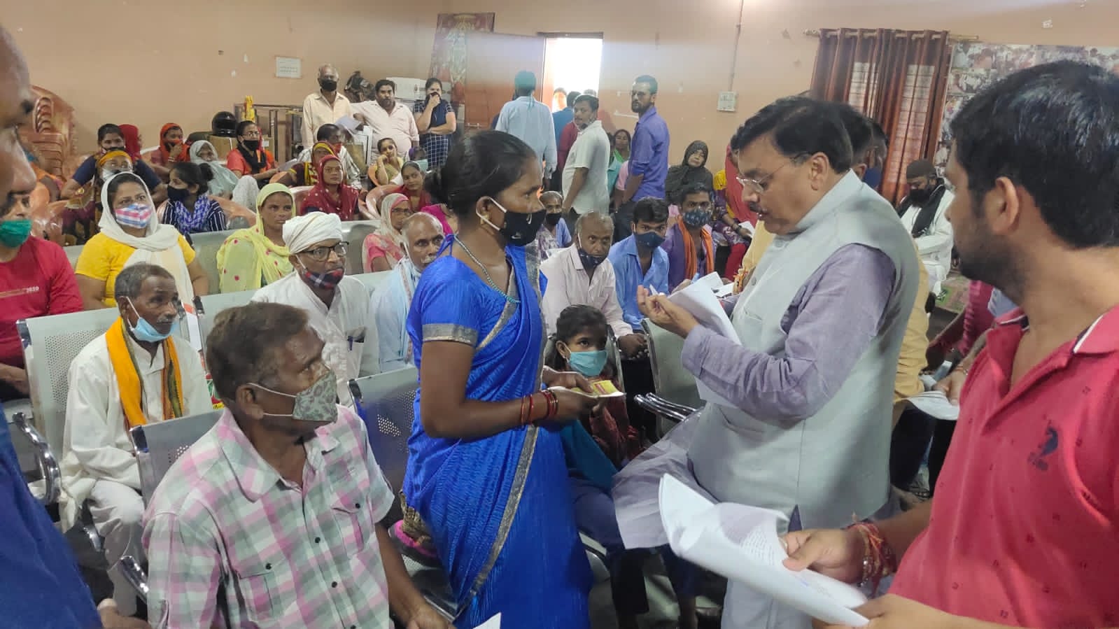 'जनता दर्शन कार्यक्रम' में विधायक राजेश शुक्ला ने सुनी समस्याये