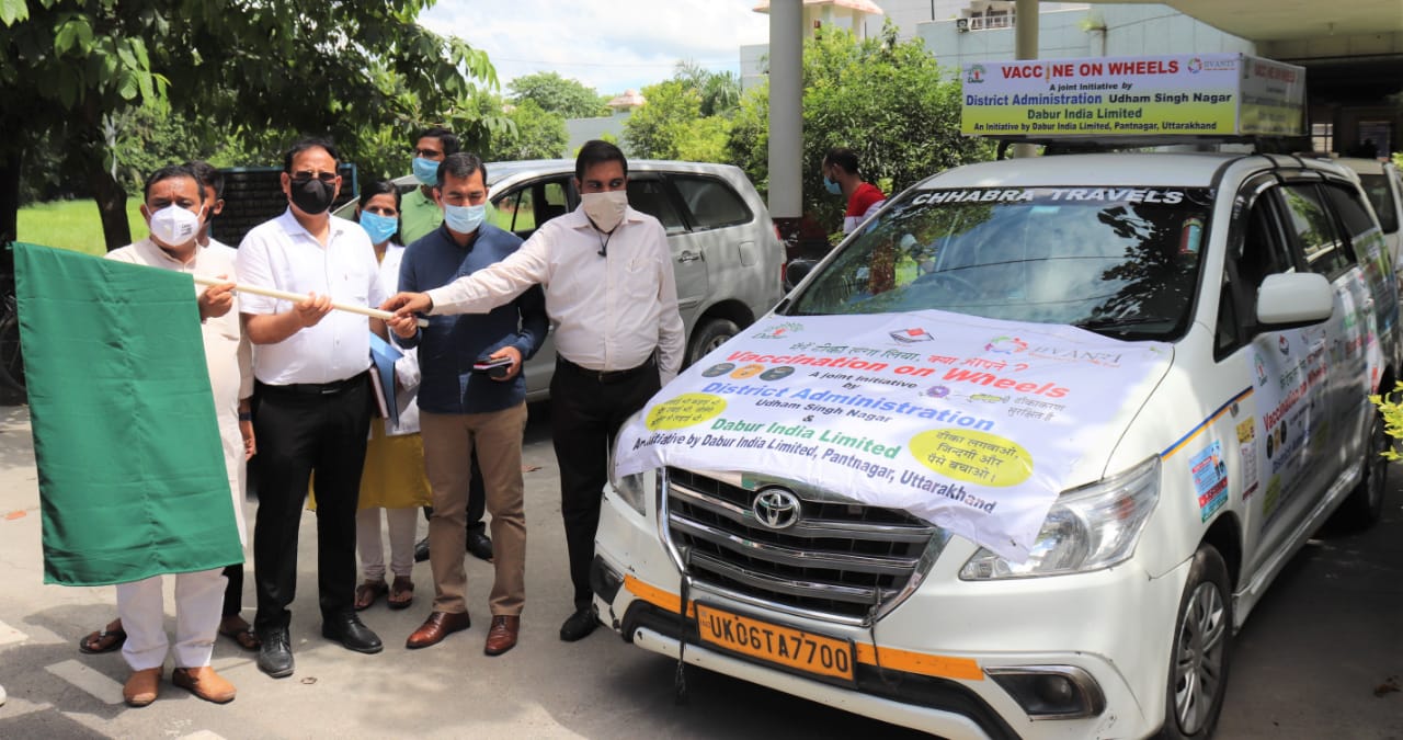 अपर जिलाधिकारी जय भारत सिंह ने वैक्सीनेशन मोबाईल वैन को हरी झण्डी दिखाकर किया रवाना