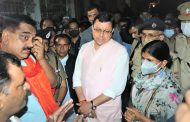 देर रात तक आपदा पीड़ितों के बीच मौजूद रहे मुख्यमंत्री पुष्कर सिंह धामी