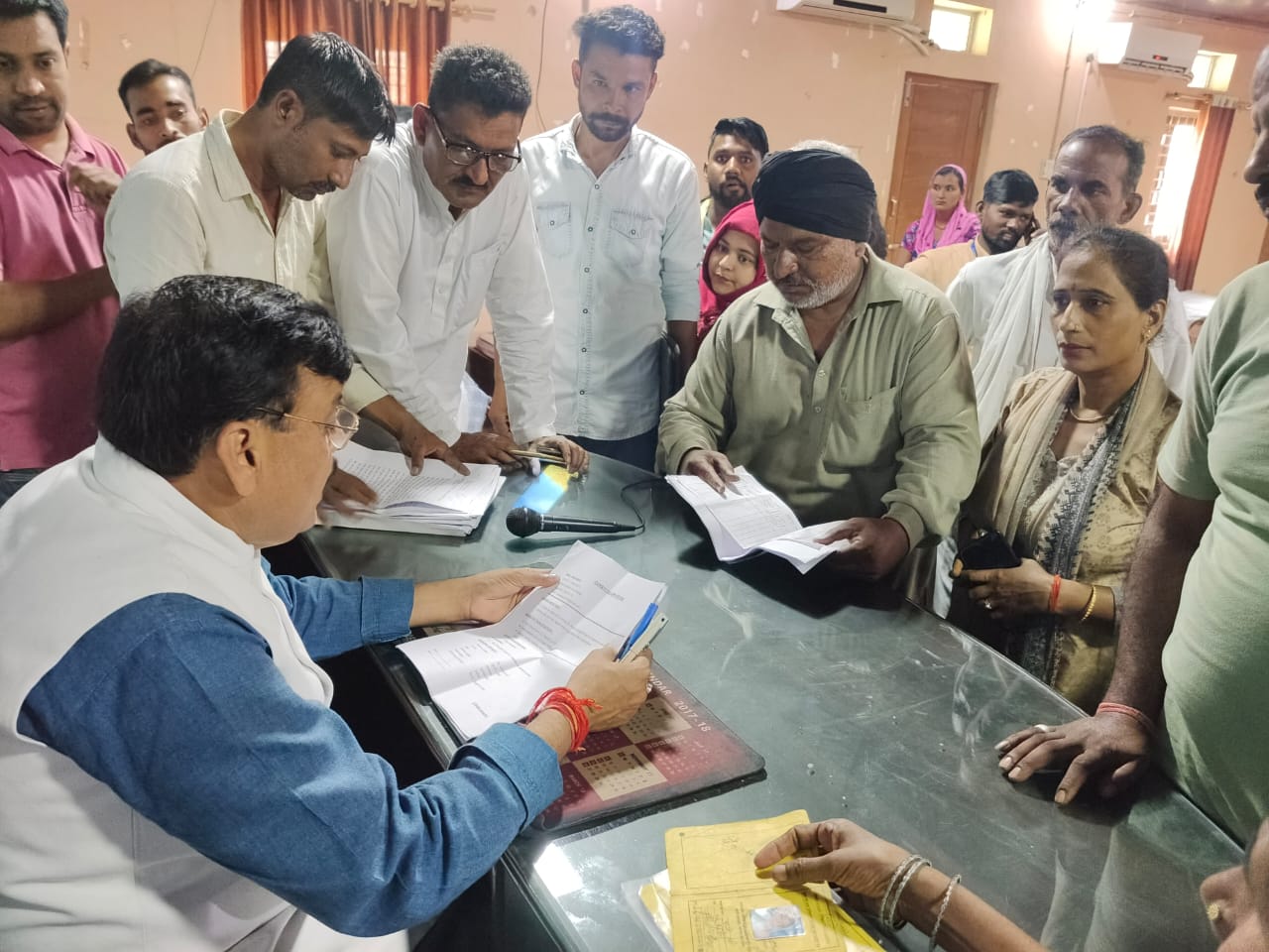 विधायक राजेश शुक्ला ने जनता दर्शन में 202 फरियादियों की समस्याओ को सुना 