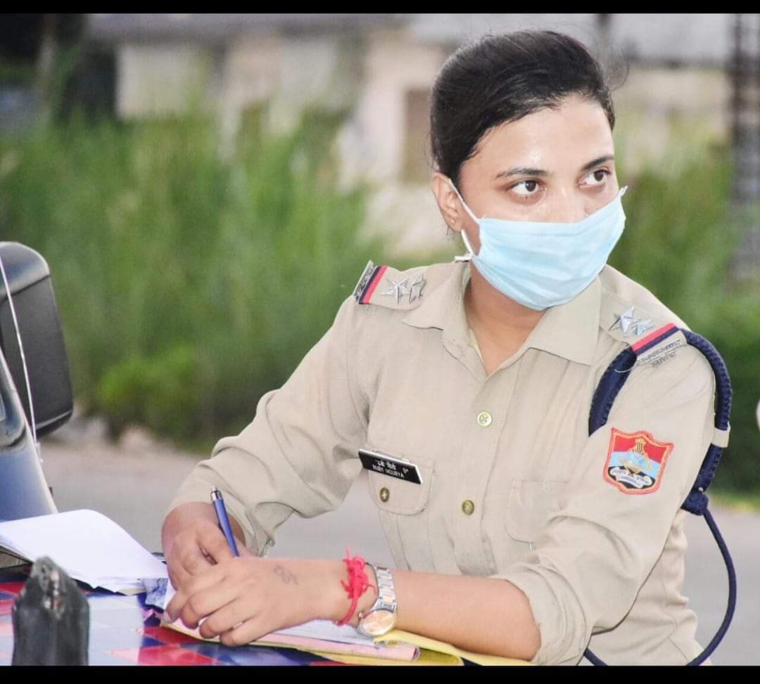 अब महिला चौकी प्रभारी रूबी मौर्य भी नशे के सौदागरों के खिलाफ एक्शन में आई