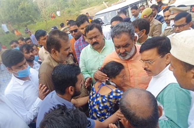 आपदा प्रभावित क्षेत्र का जिले के प्रभारी मंत्री स्वामी यतिश्वरानंद सरस्वती ने किया निरीक्षण