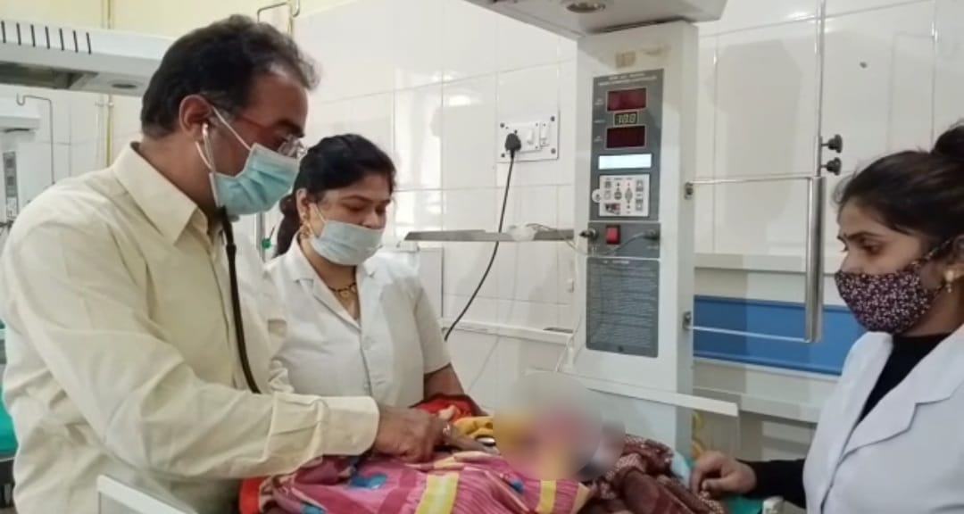 रूह कँपा देने वाली खबर : देखिये कैसे एक माँ ने अपने नवजात शिशु को खेत में मरने के लिये फेंका 