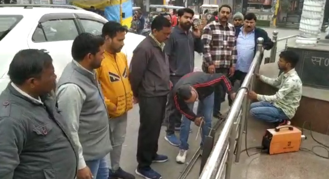 बाजपुर में शुरू हुआ भगत सिंह चौक की मरम्मत कार्य