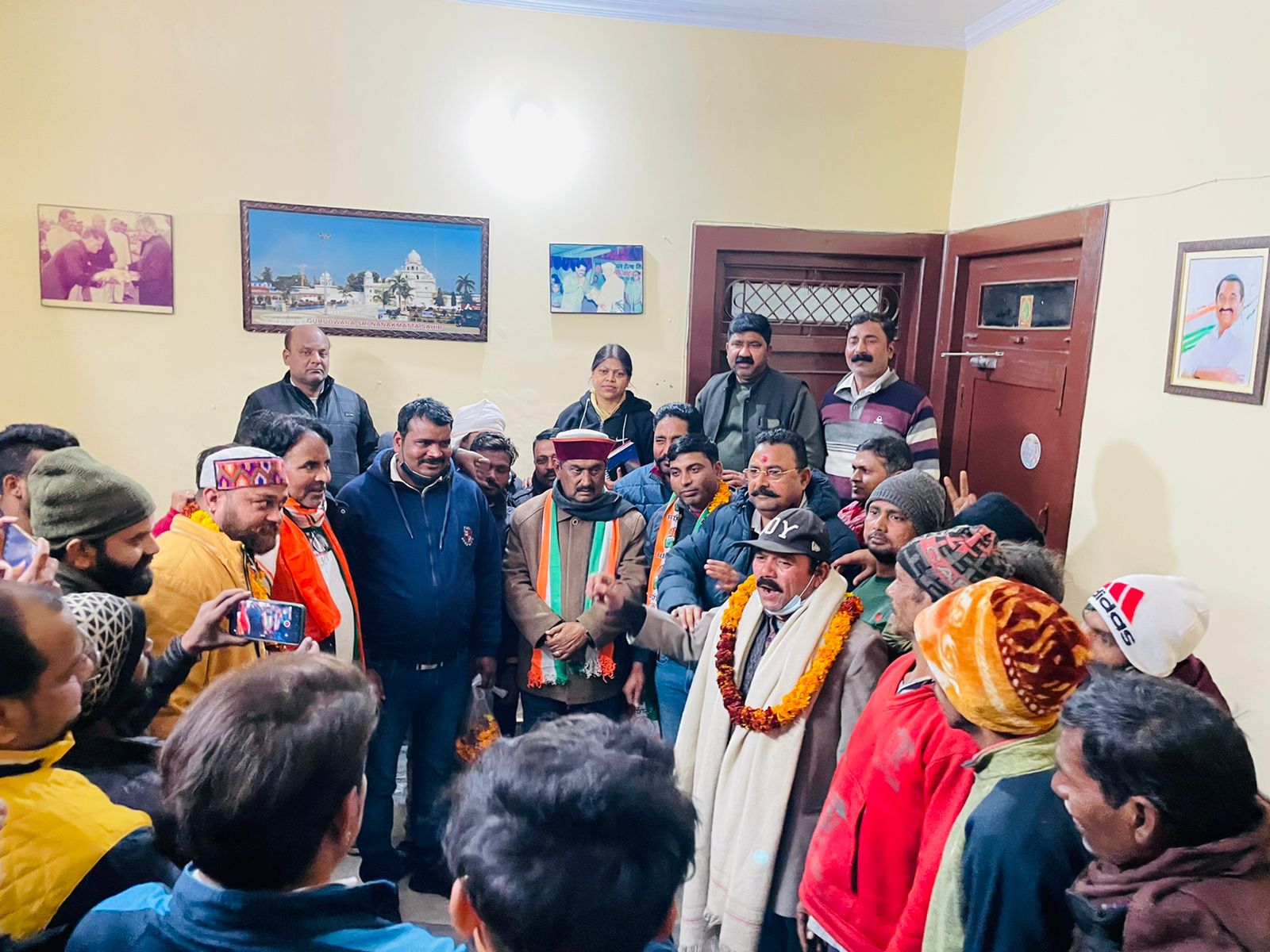 किच्छा विधानसभा : दो ग्राम प्रधानों ने अपने सैकड़ों समर्थकों के साथ भाजपा छोड़ कांग्रेस का दामन थामा