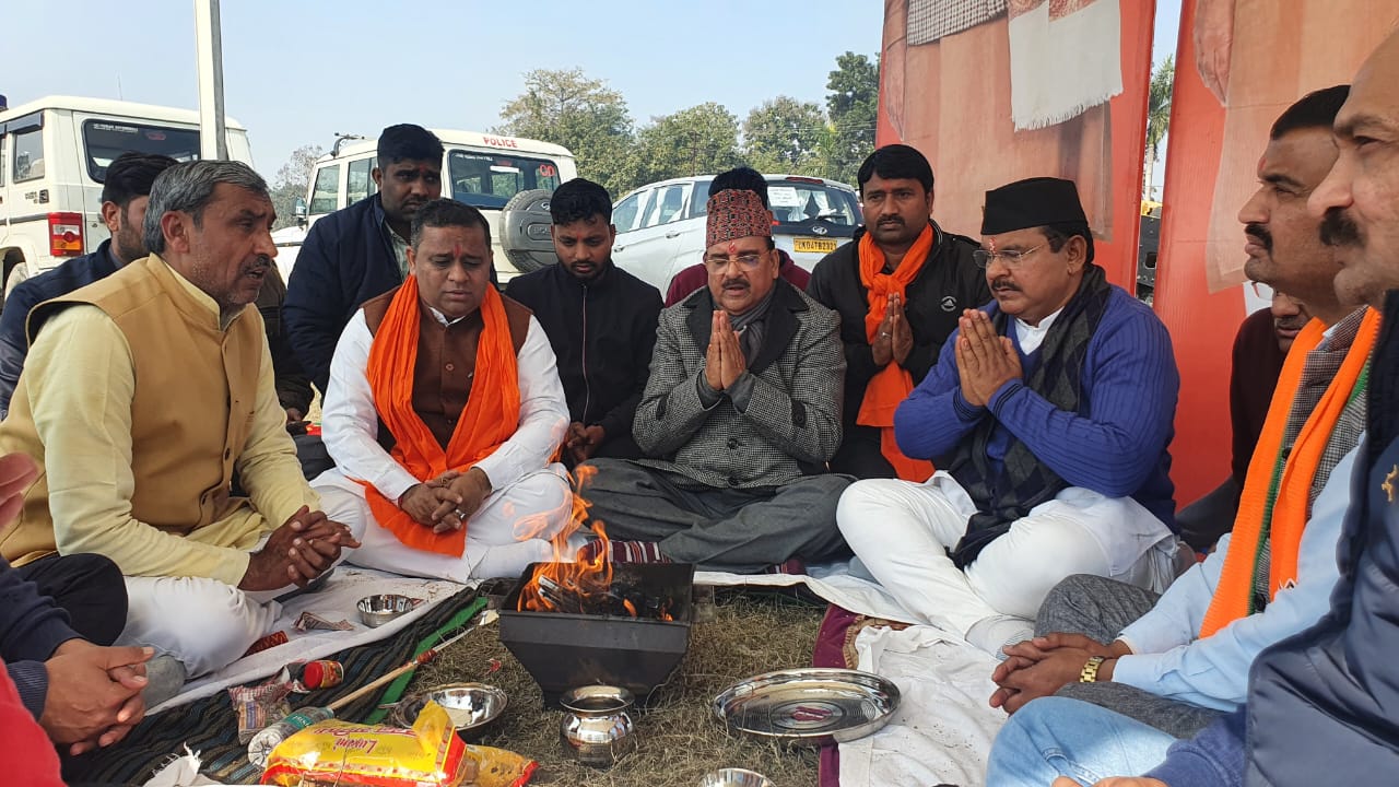 मोदी की महारैली की सफलता के लिए किये हवन यज्ञ