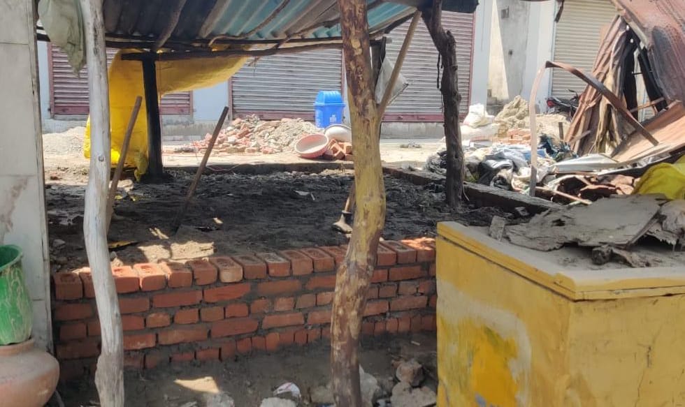 सितारगंज में धड़ल्ले से नगर पालिका गेट पर किसकी शह पर हो रहा है अवैध निर्माण