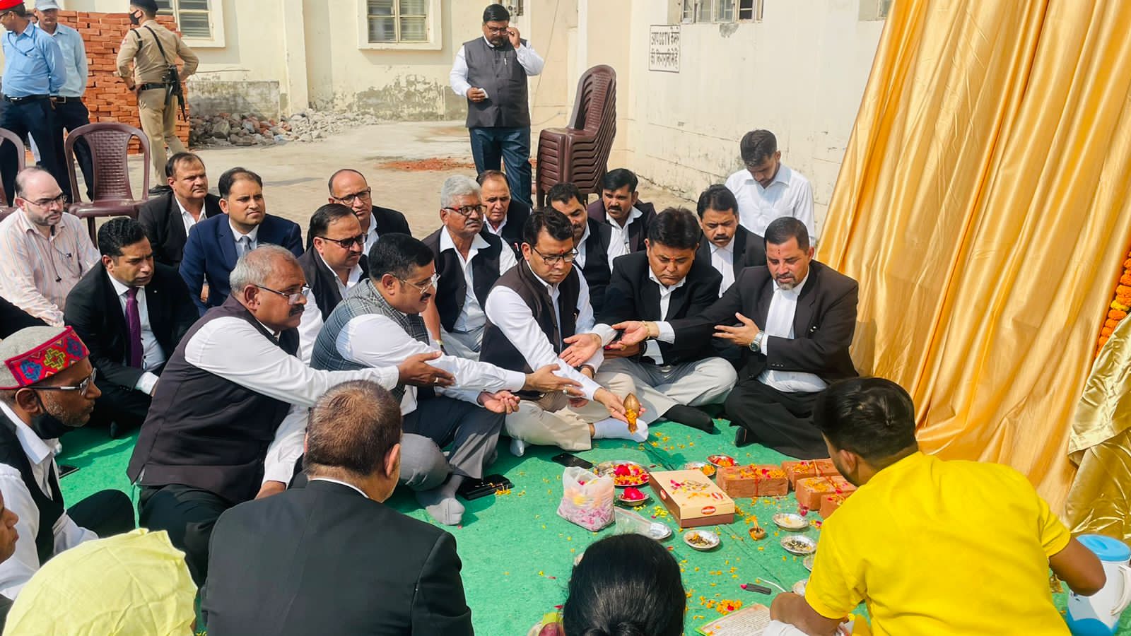 विधायक शिव अरोरा ने जिला सत्र एव न्यायालय में अधिवक्ता चैम्बर एव टीन शेड के निर्माण कार्य का किया शिलान्यास 