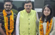 एक ही परिवार की बेटी आयुषी फुटेला एवं बेटे सागर फुटेला ने NEET PG की परीक्षा क्वालीफाई की, पूर्व विधायक राजेश शुक्ला ने घर जाकर दी बधाई