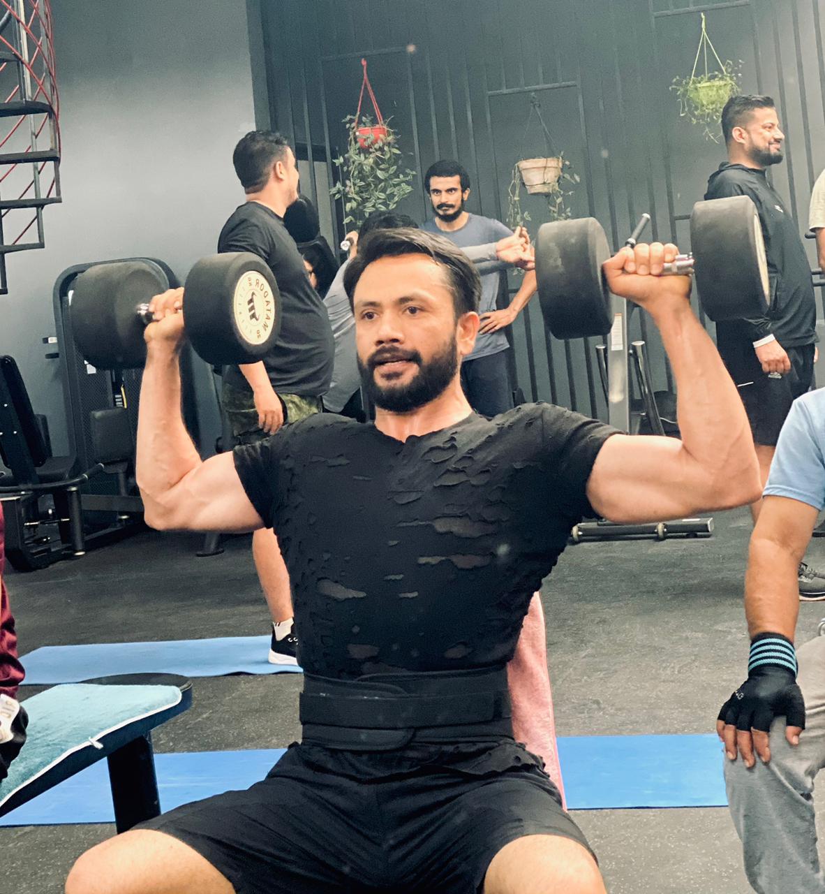 नई फिल्म के लिए बीस किलो वजन बढ़ा रहे हैं नेपाल के अभिनेता तेज गिरी