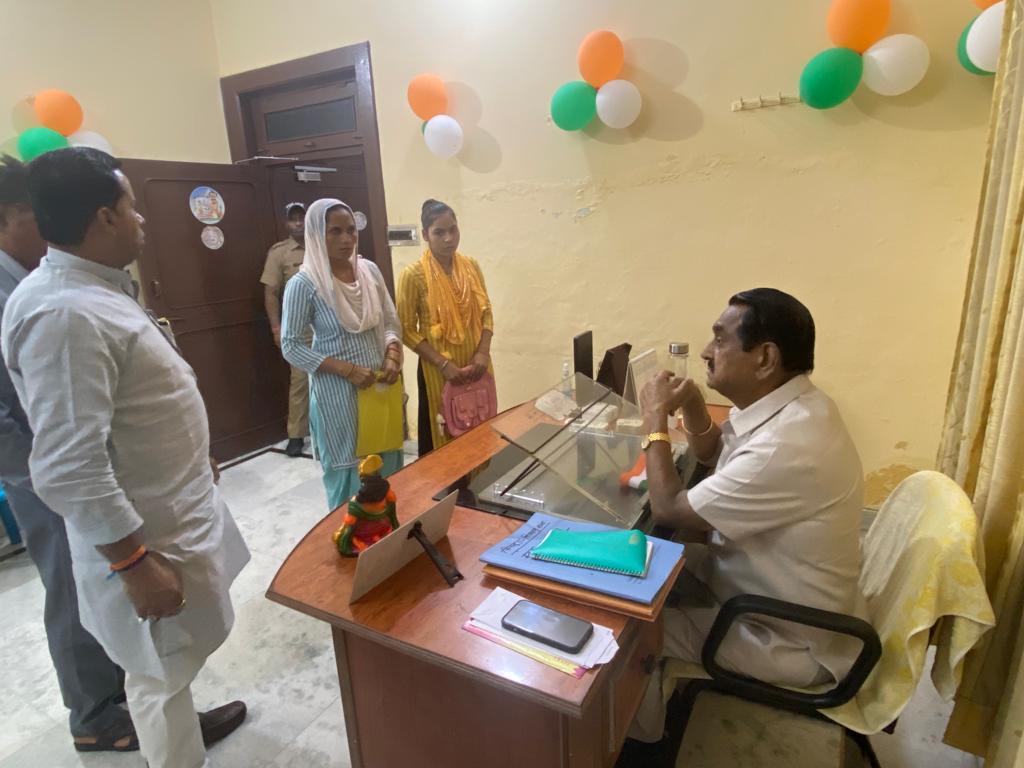 विधायक तिलक राज बेहड़ ने 'जनता दर्शन' कार्यक्रम में क्षेत्रीय नागरिको की सुनी समस्याये,समाधान का दिया आश्वासन