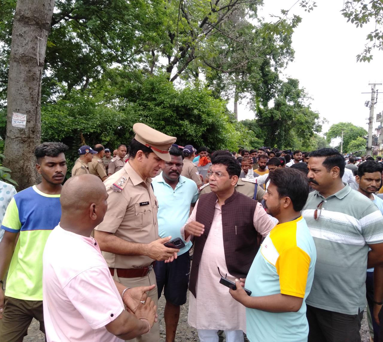 प्रीत बिहार में स्कूल बस से हुई 7 वर्ष के बच्चे की मृत्यु पर विधायक शिव अरोरा ने परिजनों को हर सम्भव मदद का आश्वस्त दिया