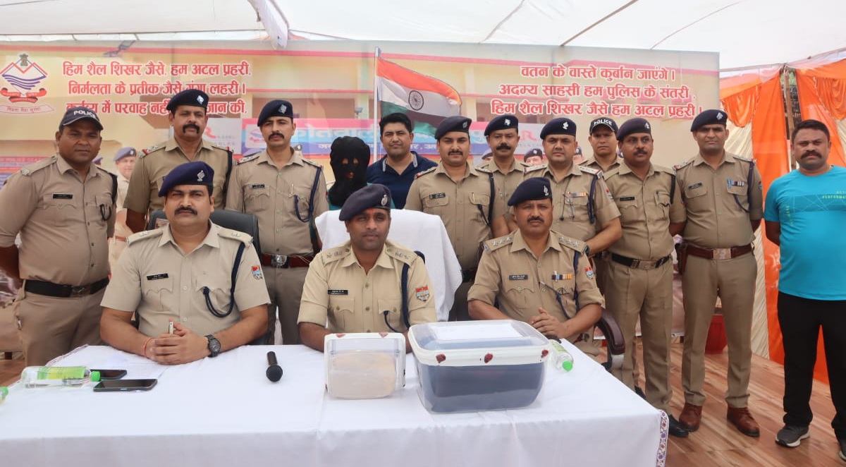 ऊधम सिंह नगर पुलिस की नशे के खिलाफ सबसे बड़ी स्ट्राईक, एक करोड़ से मूल्य की एक किलो से ज़्यादा स्मैक बरामद, एक तस्कर गिरफ्तार