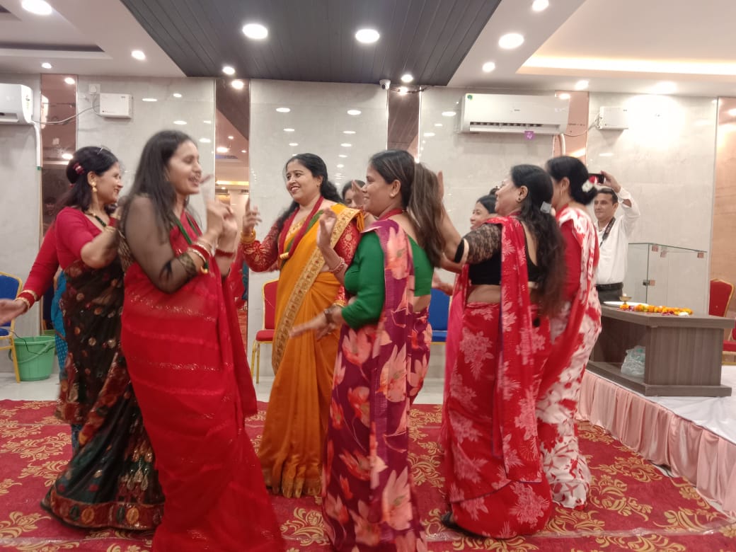 यूनाइटेड कोऑपरेटिव सोसाइटी द्वारा हरियाली तीज पर रंगारंग सांस्कृतिक कार्यक्रम प्रस्तुत किये गये