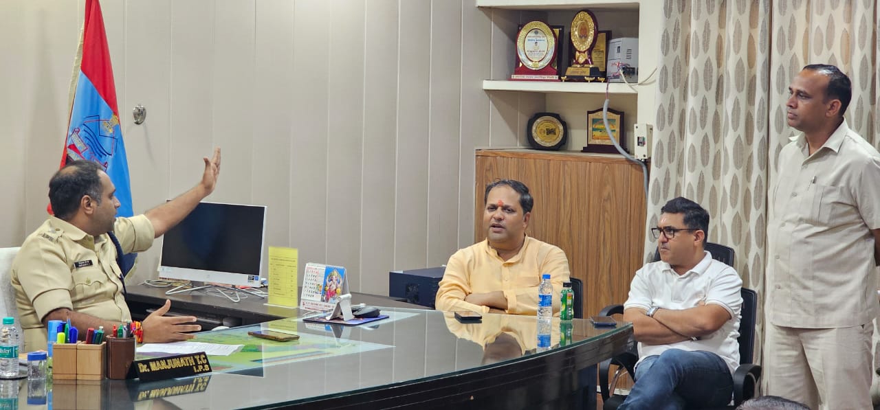 भाजपा प्रदेश मंत्री विकास शर्मा ने ट्रांसपोर्ट यूनियन की समस्याओं को लेकर एसएसपी से की मुलाक़ात, जल्द होगा समस्याओ का समाधान