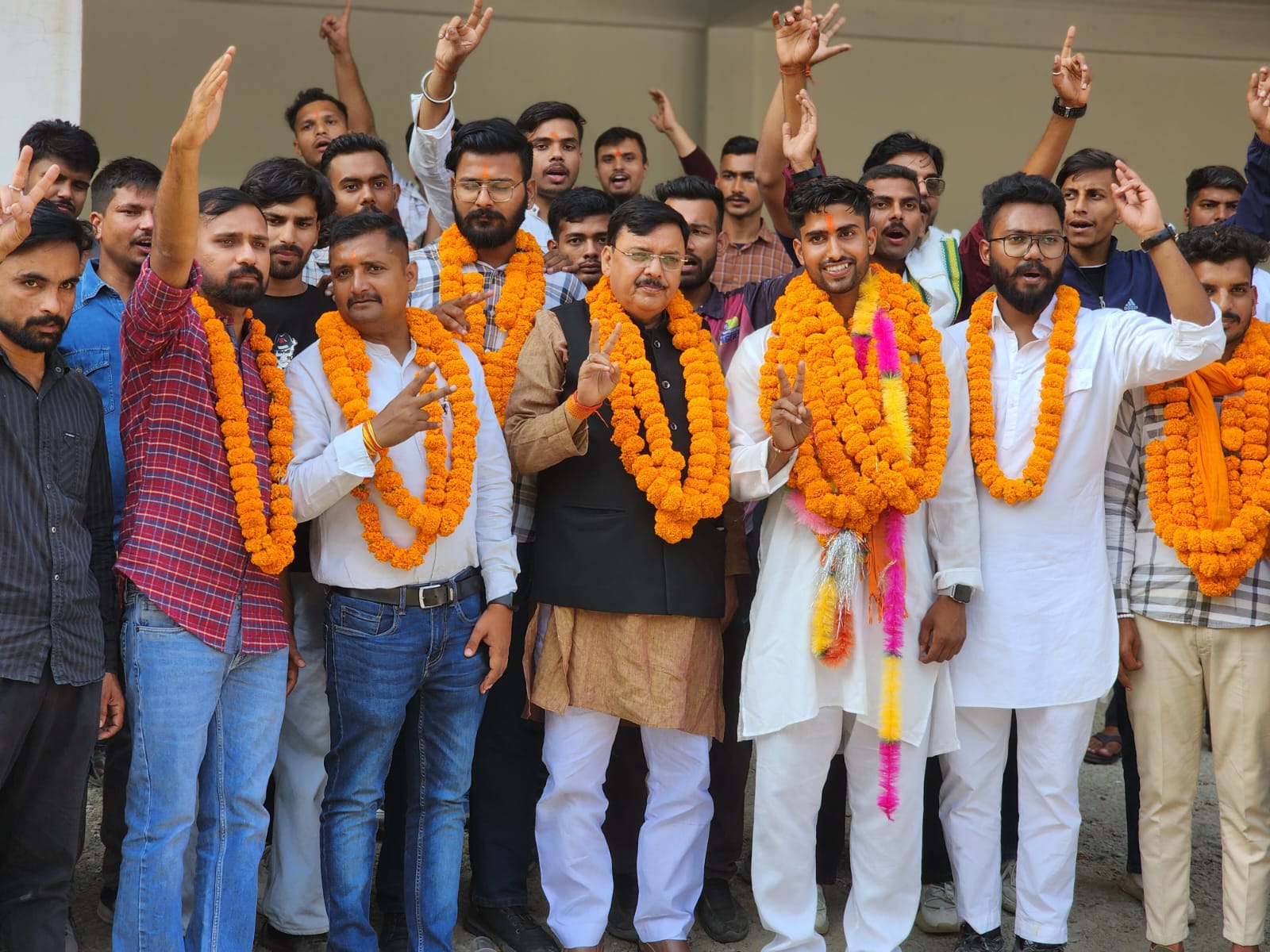 पूर्व विधायक राजेश शुक्ला की रणनीति से कमलचंद जोशी की छात्र संघ अध्यक्ष पद पर हुई निर्विरोध ताजपोशी