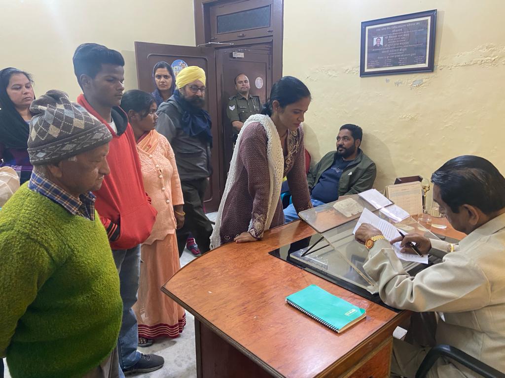 'जन संवाद' कार्यक्रम में विधायक तिलक राज बेहड़ ने क्षेत्रवासियो की समस्याये सुनकर उनको हल करने का दिया आश्वासन