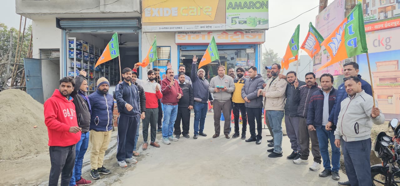 भाजपाईयों ने भाजपा प्रदेश मंत्री विकास शर्मा के कार्यालय पर यूसीसी विधेयक विधानसभा में पेश होने पर मनाई खुशियां