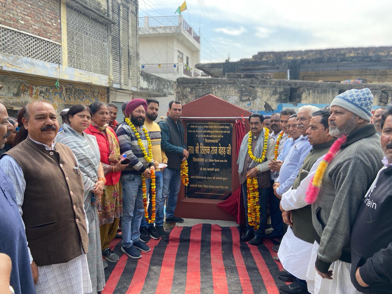 व्यापार मंडल के आग्रह पर विधायक बेहड़ ने शास्त्री मार्केट की दो सौ मीटर सीसी रोड का किया शिलान्यास, व्यापारियों ने जताया आभार