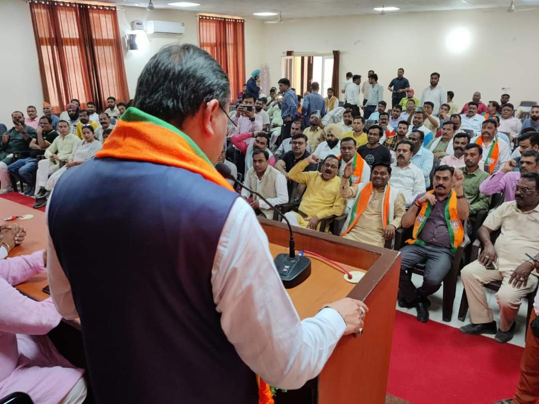 प्रधानमंत्री नरेंद्र मोदी की चुनावी रैली को ऐतिहासिक बनाने के लिए मुख्यमंत्री धामी ने की बैठक