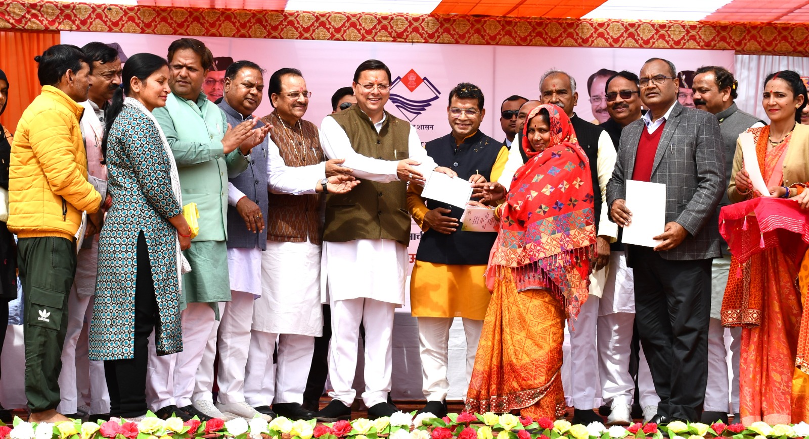 विधायक शिव अरोरा ने किया वादा निभाया मुख्यमंत्री पुष्कर सिंह धामी ने 2600  निर्धन परिवारों को नजूल पर मालिकाना हक के निःशुल्क फ्री होल्ड प्रमाण पत्र सौपे