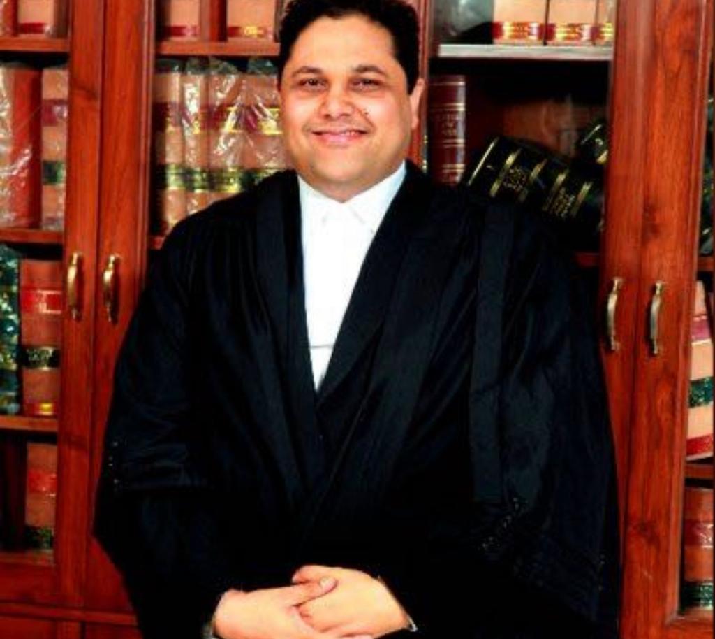 किच्छा के संजय चड्ढा सुप्रीम कोर्ट में केंद्र सरकार के ग्रुप 'ए' के अधिवक्ता बनने पर उन्हें दी जा रही है बधाई