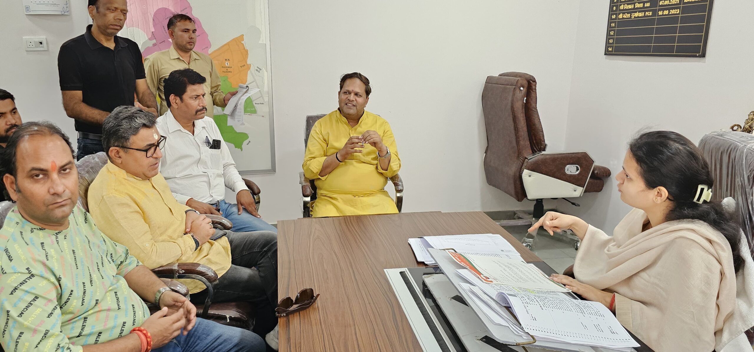 भाजपा प्रदेश मंत्री विकास शर्मा के नेतृत्व में नगर निगम की सहायक नगर आयुक्त को विकास कार्यो के लिये ज्ञापन सौपा 